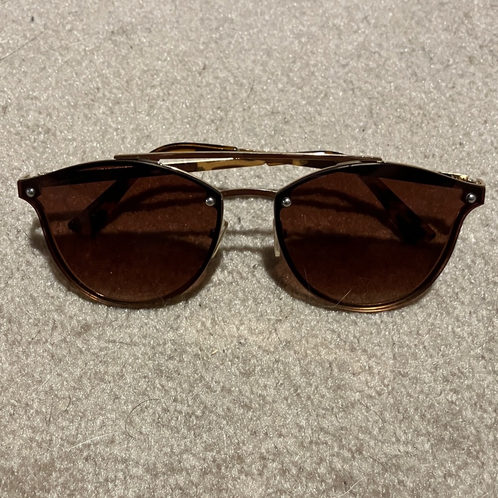 Huey’s Stylish Brown Sunglasses